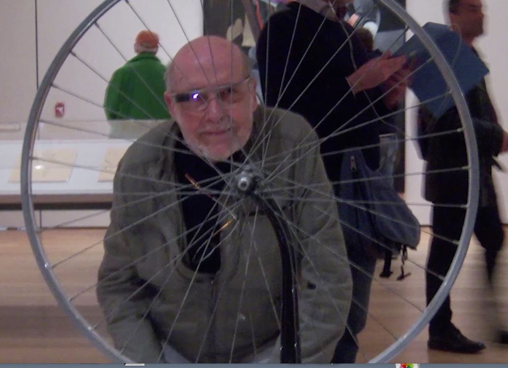 Fred Forest au Moma pour sa performance, Promenade Google Glass 2014